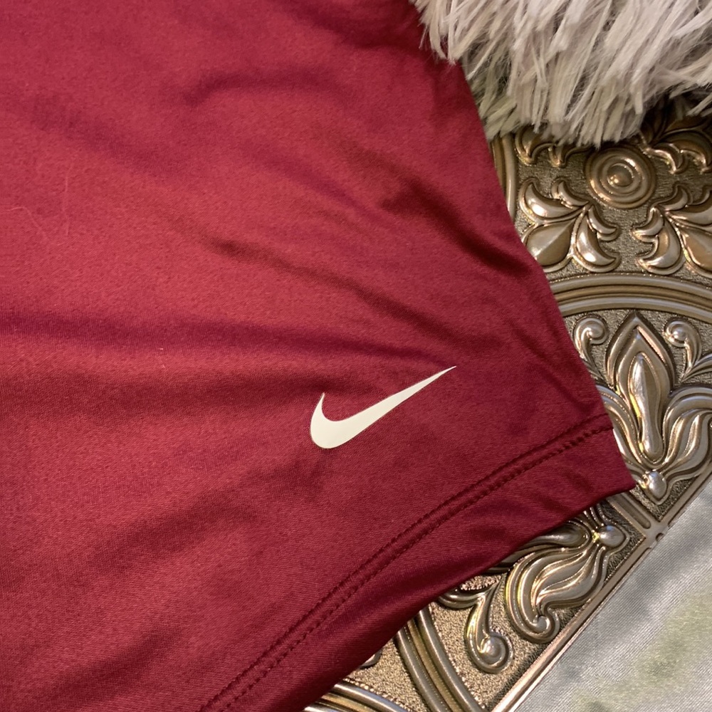 🌹Nike • Cute & Soft Women's Red Signature Workout Tank Top - Picture 3 of 7